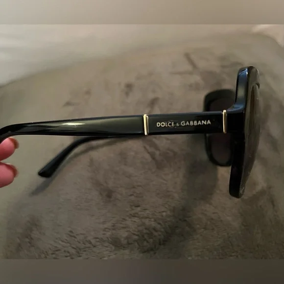 Dolce & Gabbana polarized black sunglasses style 4244 display picture 1